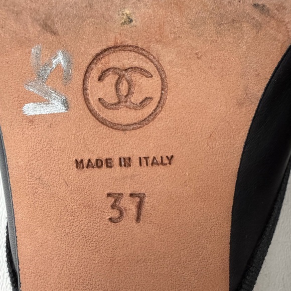 CHANEL || Vintage Black Leather Bow Mule Kitten Heels Patent CC Toe EU 37 - Picture 11 of 12